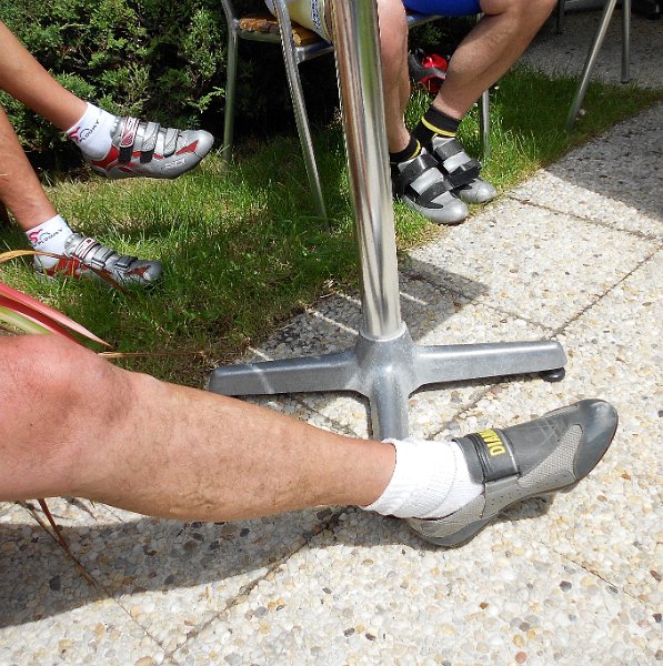 2012-06-12 31 A qui les chaussures.jpg